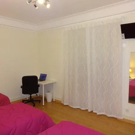 Metro-alameda בית הארחה *