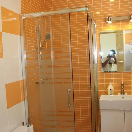 Guest house Metro-alameda *